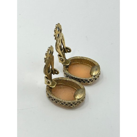 Vintage Clip On Lady Cameo Earrings Oval Genuine Carved Shell Gold Tone Setting - Picture 5 of 6